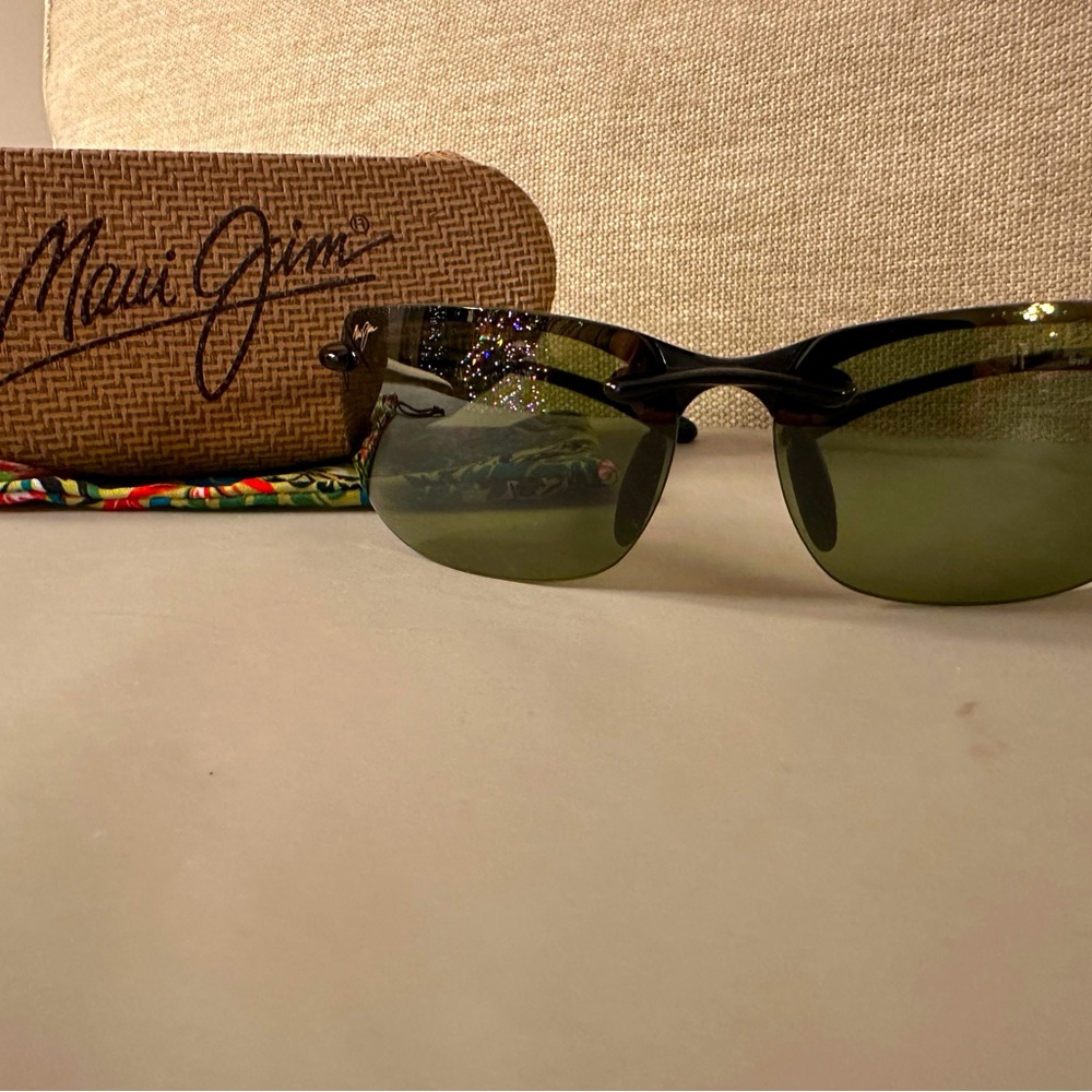 Maui Jim Banyans men’s rimless polarized glasses. Mint condition